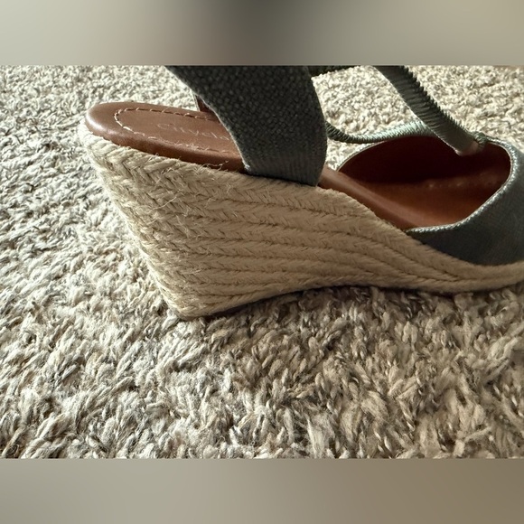 Cityclassified Green Espadrille Ankle Strap Shoes - Picture 3 of 9